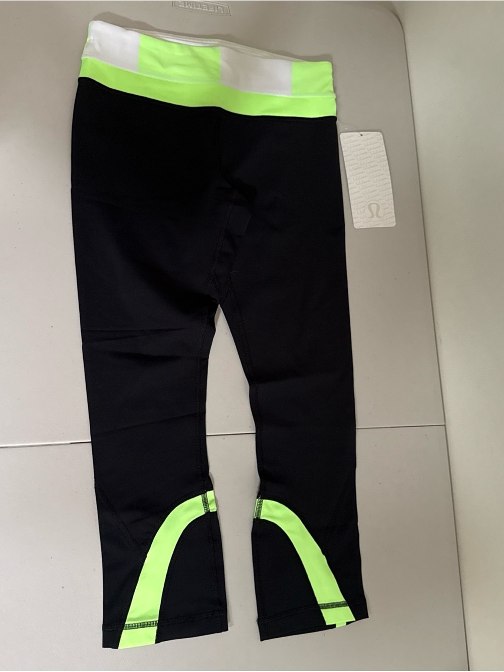 Lululemon Run Inspire Crop II Size 4 NWT Black Neon  Green White